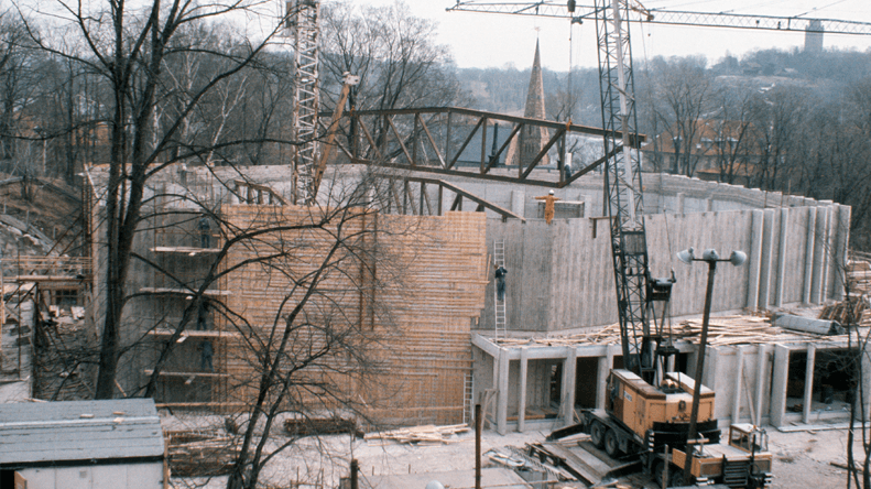 Berwaldhallen under konstruktion i slutet av 1970-talet.