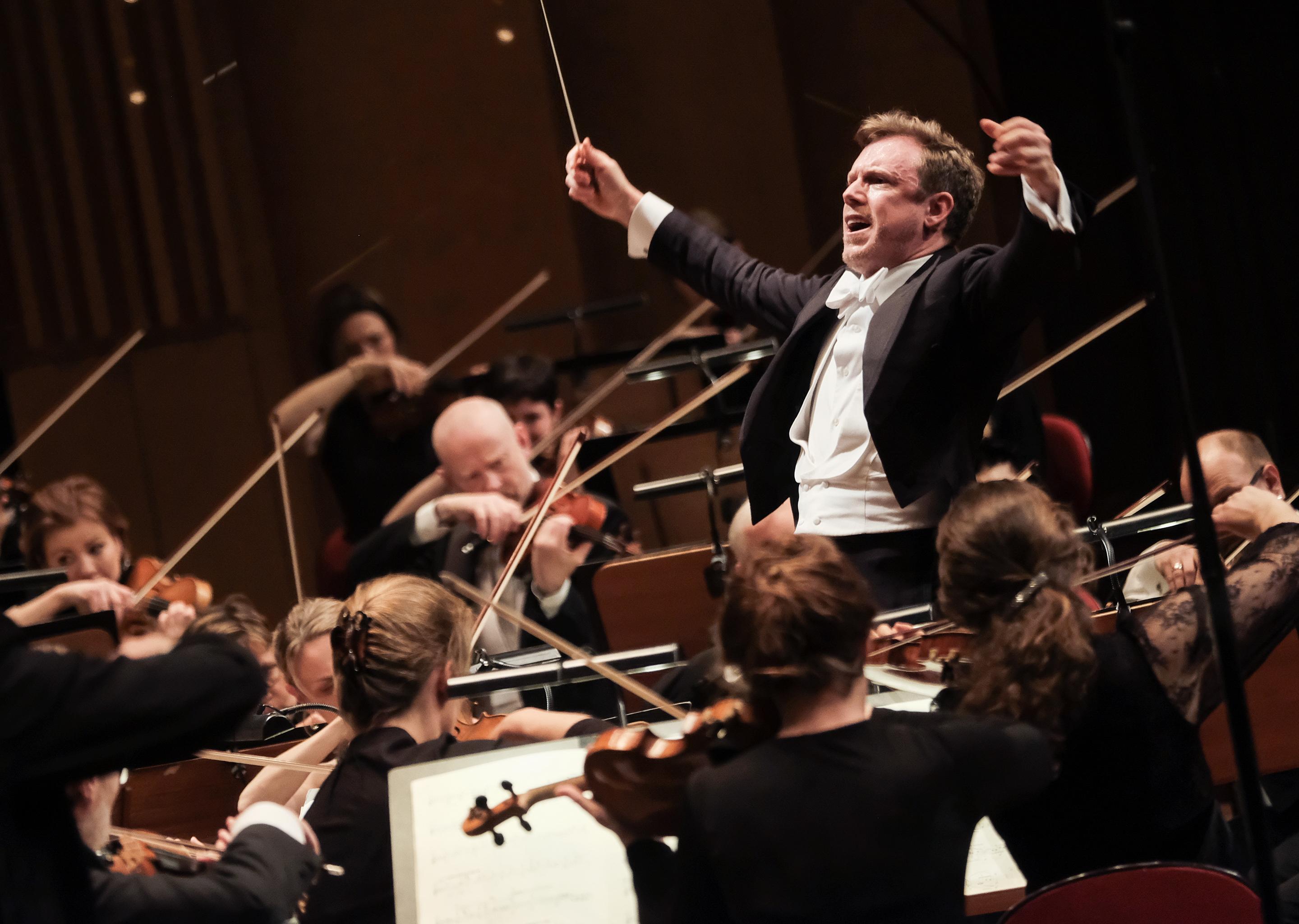 Dirigent Daniel Harding leder Sveriges Radios SYmfoniorkester