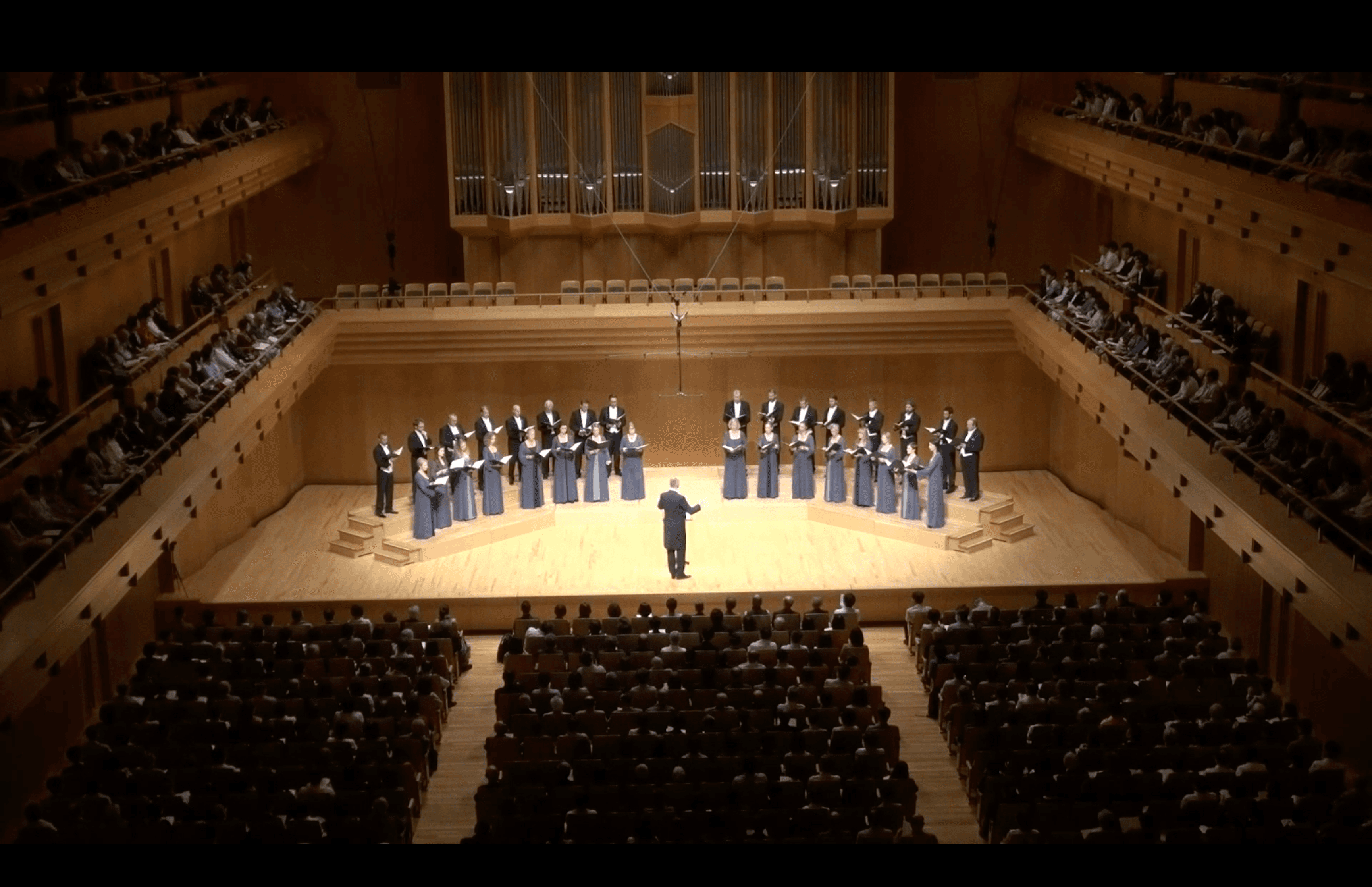 Radiokören på scen i Tokyo