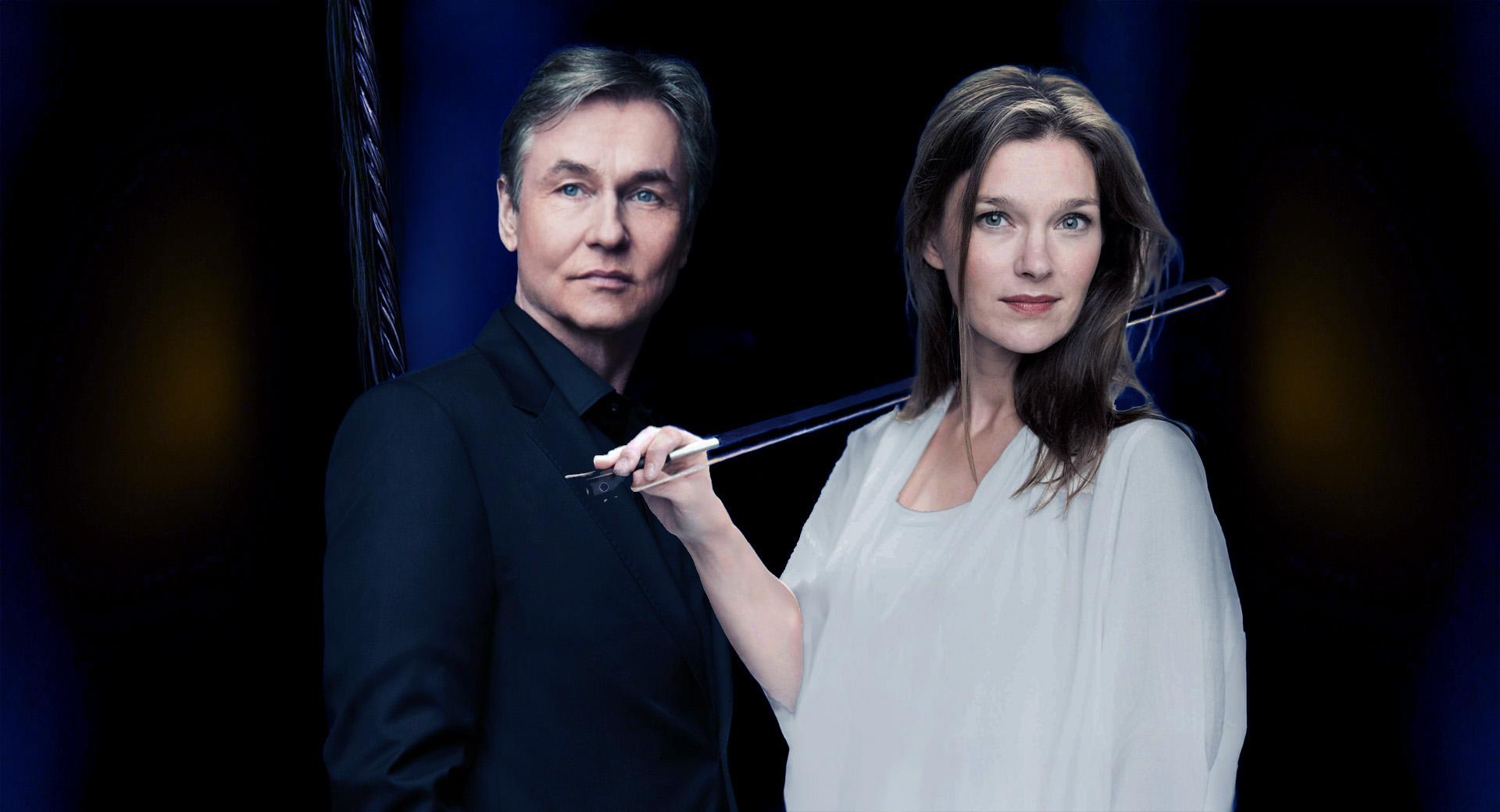 Esa-Pekka Salonen och Janine Jansen poserar mot en svart och mörkblå bakgrund.